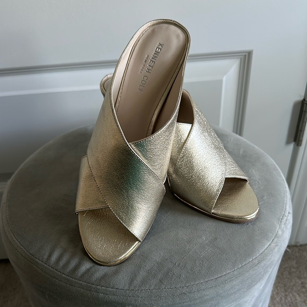 Kenneth Cole Lyra Gold Mules Size 10.